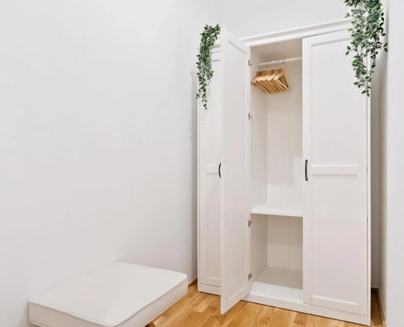 Modern 2-Bed Apt With Balcony In Serene Sanem